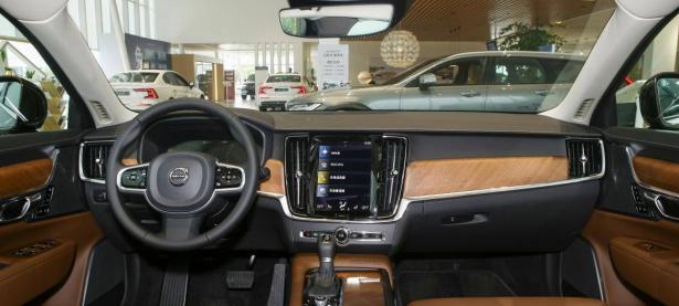 沃尔沃S90：豪华与安全并行的北欧典范